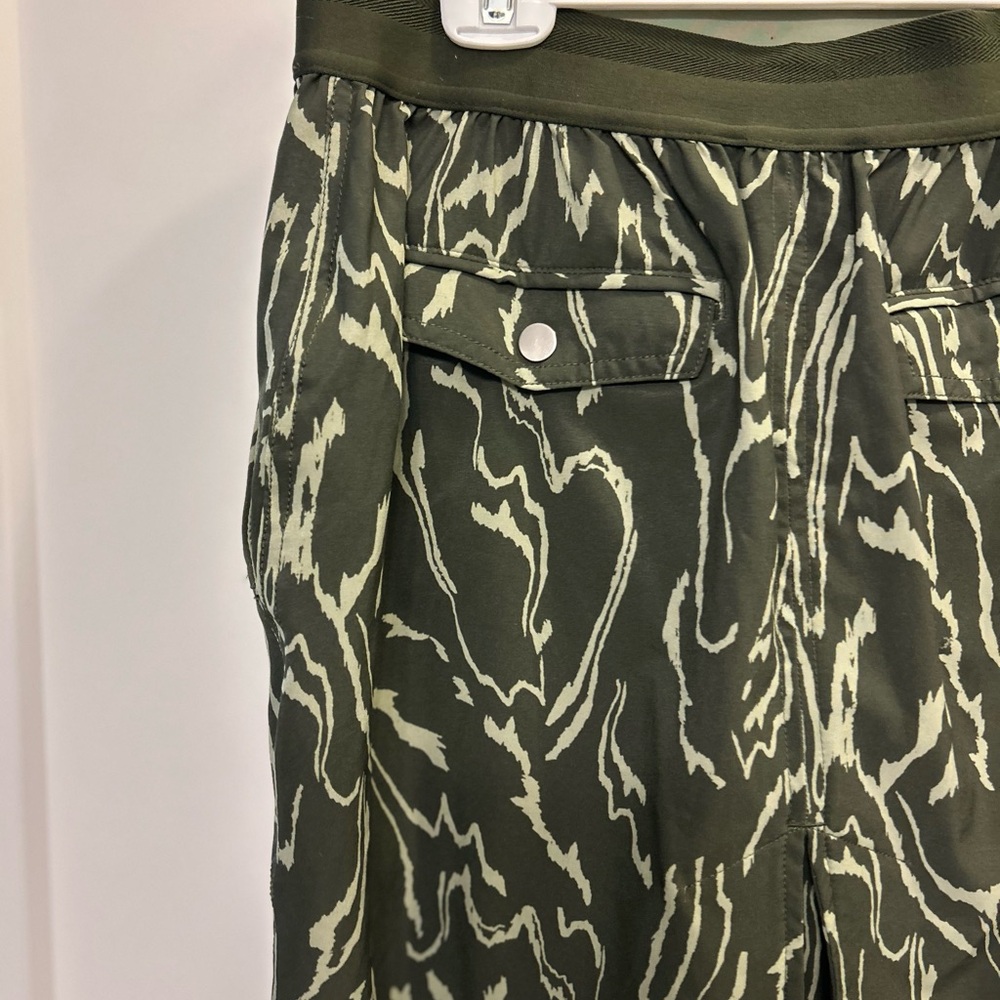 Like New Athleta Vienna Cargo Skort in Voyage Eucalyptus Olive Green - Picture 6 of 9